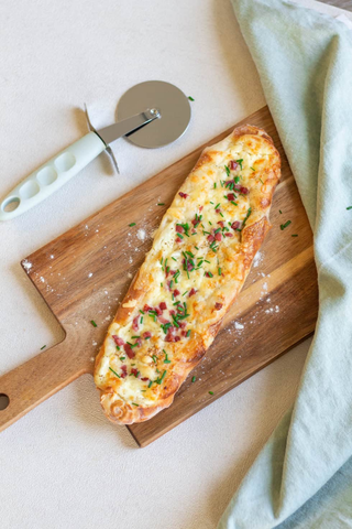 Rahmfladen aus Laugengebäck (Stay Salty) 2 Portionen