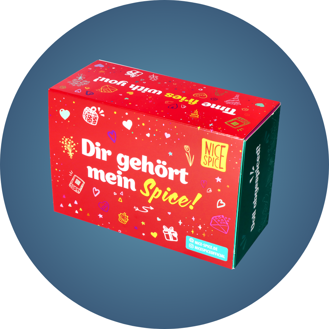 NICE SPICE rote Liebesbox zum Valentinstag Dir gehört mein Spice vor dunkelblauem Hintergrund