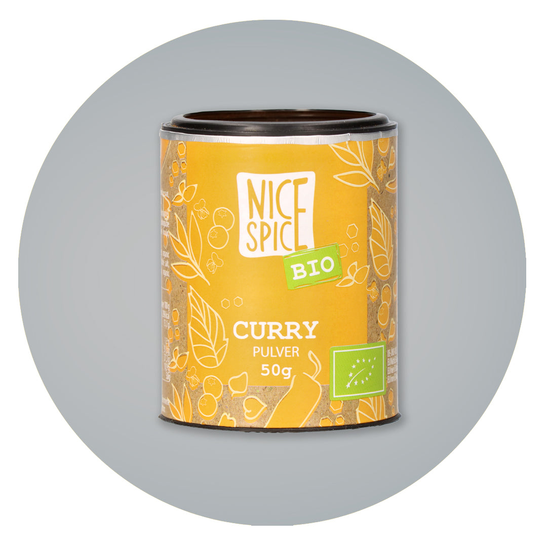 NICE SPICE Bio Currypulver in gelber zylinderförmiger Dose mit verspieltem Design vor grauem Hintergrund