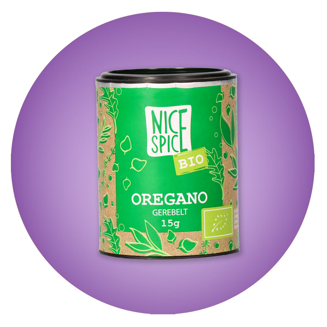 NICE SPICE Bio Oregano gerebelt in grüner zylinderförmiger Dose mit verspieltem Design vor hellviolettem Hintergrund